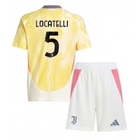 Otroški Nogometni dresi Juventus Manuel Locatelli #5 Gostujoči 2024-25 Kratek Rokav (+ Kratke hlače)